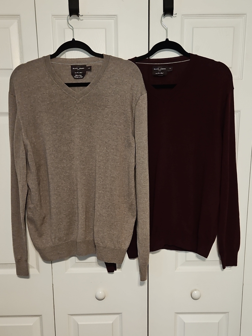 Black Brown 1826 Men's V-Neck Sweaters - Tan and Burgundy
